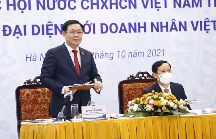 Chủ tịch Quốc hội Vương Đình Huệ phát biểu tại buổi gặp gỡ (Ảnh: Doãn Tấn/TTXVN)