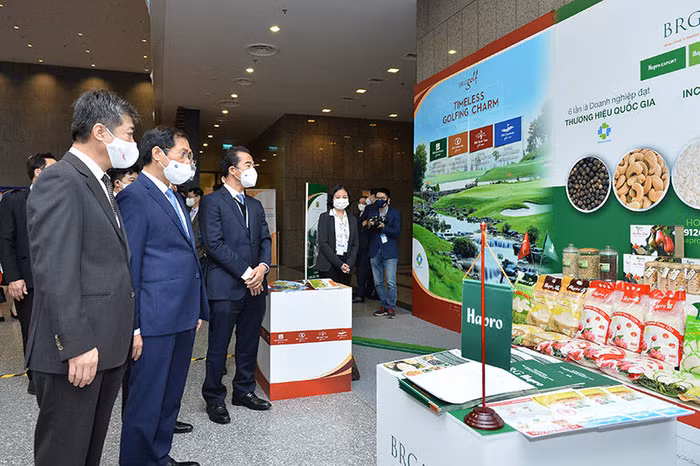 Bộ trưởng Ngoại giao Bùi Thanh Sơn đánh giá cao nỗ lực của Hapro trong việc đưa thương hiệu nông sản Việt ra thị trường gần 80 nước và vùng lãnh thổ nhiều năm qua