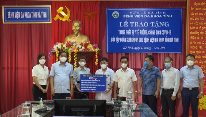 Sun Group trao tặng trang thiết bị y tế hỗ trợ điều trị Covid-19 trị giá hơn 31 tỷ đồng cho Hà Tĩnh