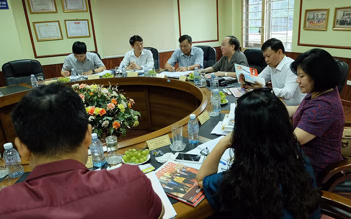 Quang cảnh buổi làm việc