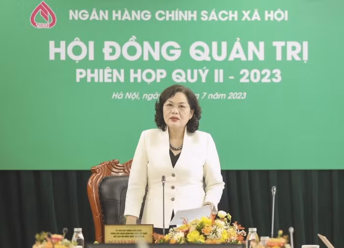 Nguyễn Thị Hồng họp về tín dụng chính sách