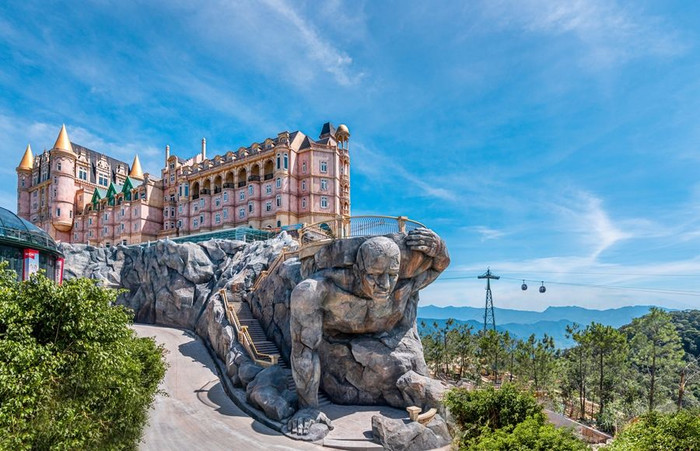 Lý do du khách nườm nượp đổ về Sun World Ba Na Hills hè này ảnh 6