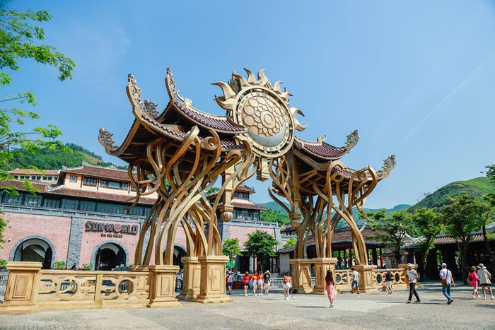 Lý do du khách nườm nượp đổ về Sun World Ba Na Hills hè này