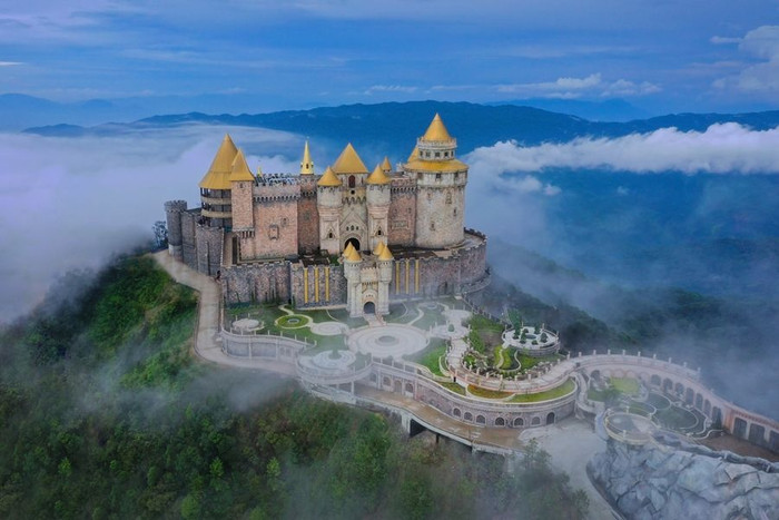 Lý do du khách nườm nượp đổ về Sun World Ba Na Hills hè này ảnh 2