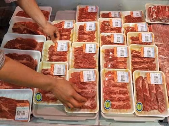Xem xét giảm thuế nhập khẩu thịt lợn