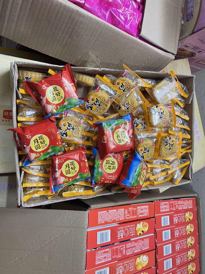 Gần 2.100 sản phẩm bánh, bánh trung thu không có hoá đơn chứng minh nguồn gốc xuất xứ. Ảnh Tổng cục QLTT
