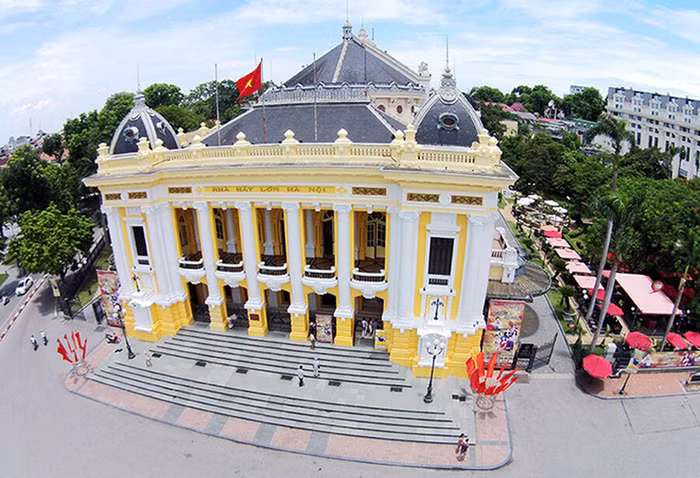 Nhà hát lớn là một trong những điểm tham quan nằm trong tour du lịch "Kiến trúc Pháp trong lòng Hà Nội"