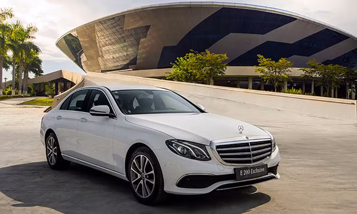 Mercedes E 200 Exclusive 2020 thay thế E 200 Sport.