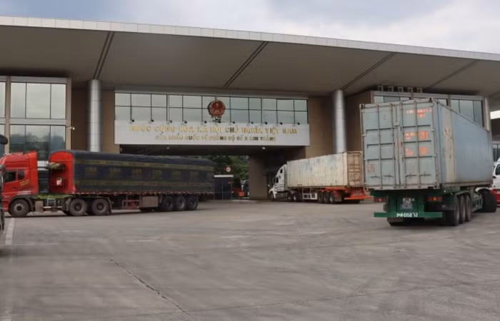 Dấu hiệu tích cực từ việc thông quan hàng hóa những ngày đầu năm ở Lào Cai và Quảng Ninh