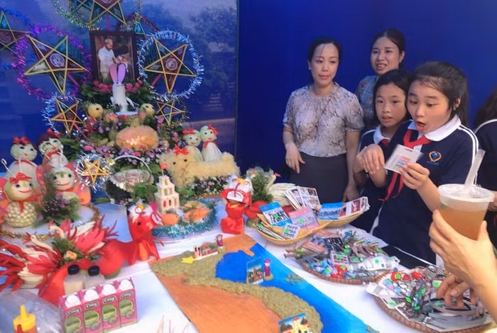 Nhiều hoạt động tại ngày hội Trung thu trường THCS Cầu Giấy ảnh 1