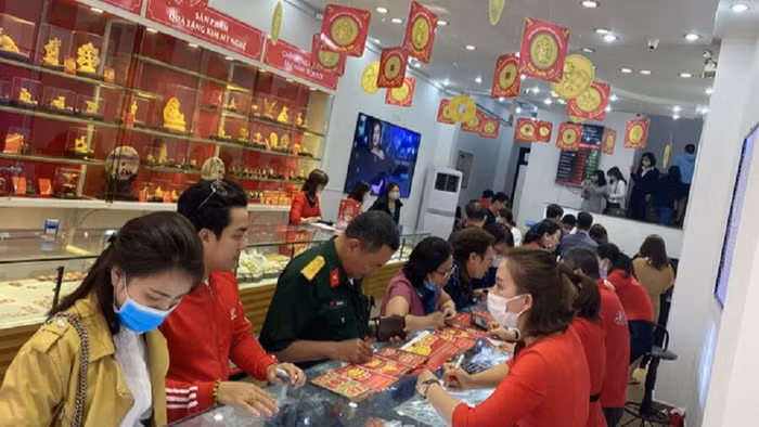 Sáng tăng chiều giảm: Bất ngờ giá vàng ngày "Thần Tài"