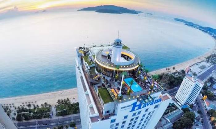 Ngắm hoàng hôn từ khách sạn trên vịnh biển đẹp nhất Việt Nam ảnh 2