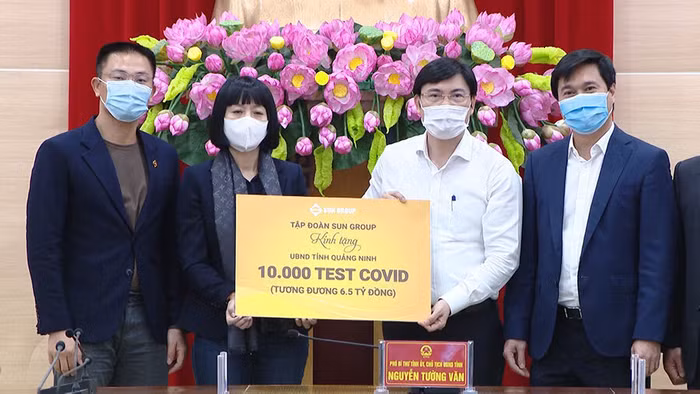 Sun Group tặng Quảng Ninh 10.000 test xét nghiệm Covid-19