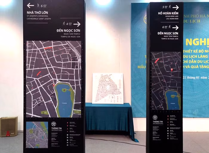 Biển chỉ dẫn thông tin và bản đồ khu phố cổ Hà Nội