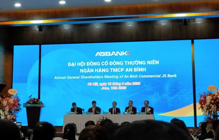 ABBank không chia cổ tức, tạm hoãn niêm yết