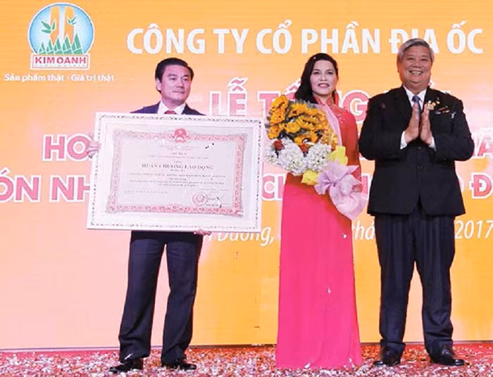 "Chây ì" đóng thuế nhưng Địa ốc Kim Oanh vẫn được nhận Huân chương Lao động hạng Nhì