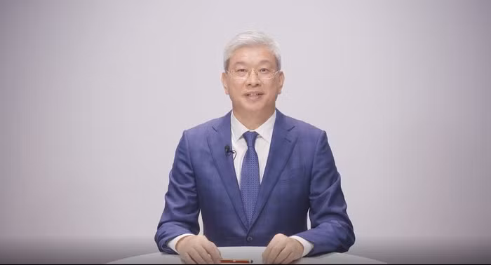 Ông William Xu có bài chia sẻ về chủ đề “Hợp tác ngành công nghiệp và đại học để đổi mới và ươm mầm nhân tài”