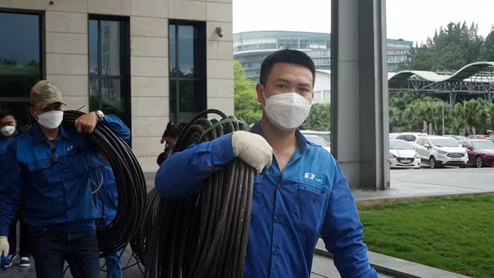 Đội ngũ kỹ thuật viên viễn thông của VNPT trong những ngày gấp rút chuẩn bị và phục vụ cho SEA Games 31