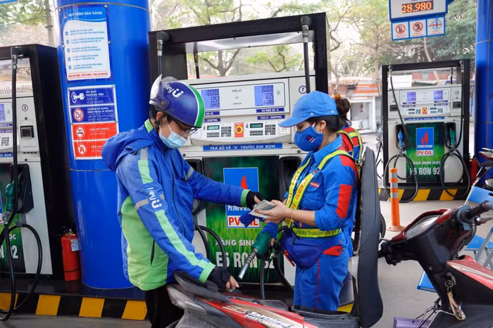 Ngày mai, giá xăng có thể giảm mạnh