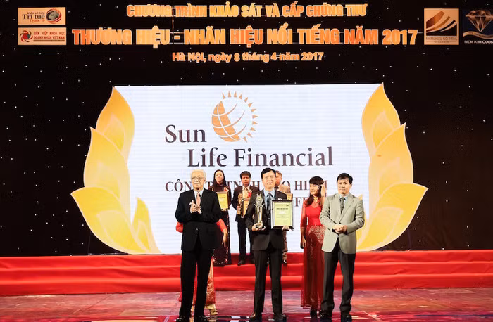Sun Life Việt Nam vào Top 10 Thương hiệu – Nhãn hiệu nổi tiếng 2017