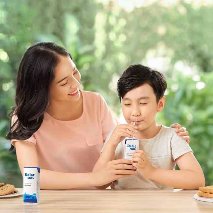 Từ ngày 22/4, Sữa tươi tiệt trùng Dalatmilk 180ml được chính thức ra mắt tại thị trường Nam Bộ và Nam Trung Bộ.