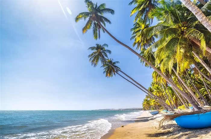 Phan Thiết được thiên nhiên ưu đãi với biển xanh, cát trắng, nắng vàng