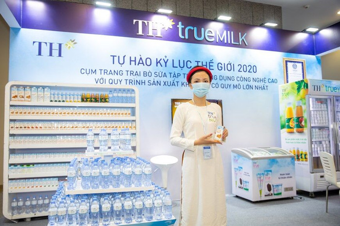 TH true MILK vinh dự được lựa chọn để phục vụ các đại biểu. Hơn 50 ngàn sản phẩm của TH true MILK được phục vụ các nhà ngoại giao trong khuôn khổ sự kiện từ ngày 10 - 18/12. (Ảnh: PV/Vietnam+)