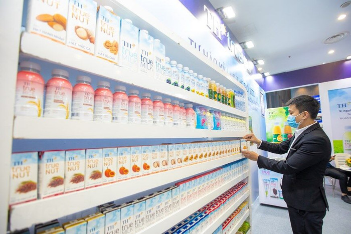 Các loại sản phẩm đã được lựa chọn kỹ càng, đáp ứng các tiêu chí khăt khe về thương hiệu, chất lượng, chứng nhận an toàn thực phẩm của ban tổ chức. (Ảnh: PV/Vietnam+)