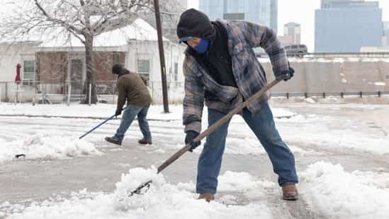Mỹ: Không điện, không nước, người dân Texas vật lộn với cái rét lịch sử ảnh 2