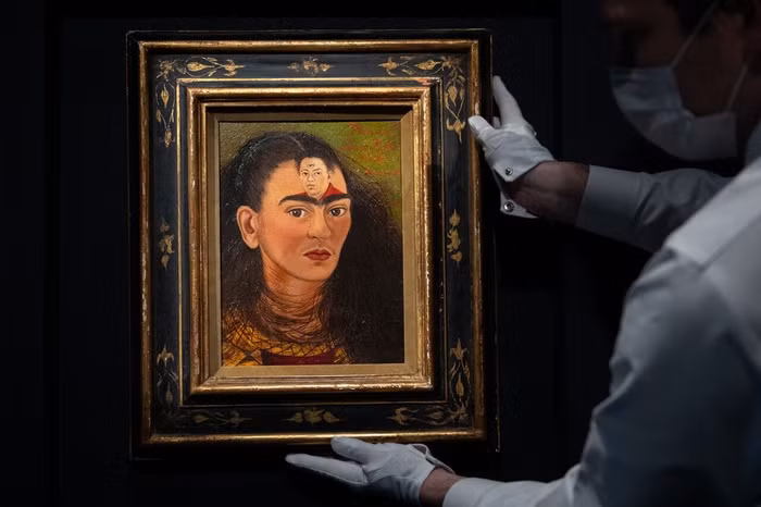 Bức tự hoạ của Frida Kahlo phá vỡ các kỷ lục đấu giá