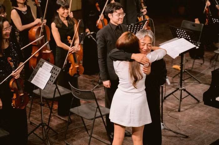 Nghệ sĩ Lương Tố Như và thầy giáo Nhạc trưởng Honna Tetsuji