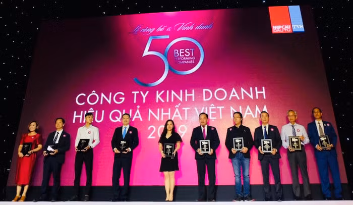 Bảo Việt được vinh danh Top 50 công ty kinh doanh hiệu quả nhất Việt Nam