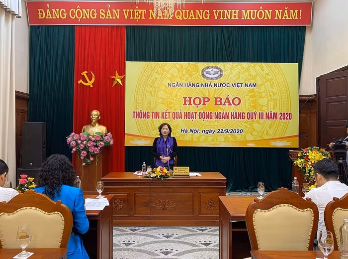 Phó Thống đốc Nguyễn Thị Hồng chủ trì buổi họp báo