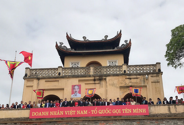 VCCI và HBA tổ chức đoàn Doanh nhân đến dâng hương, báo công với Chủ tịch Hồ Chí Minh ảnh 8