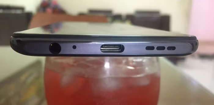Thiết kế phần dưới của Redmi Note 10S