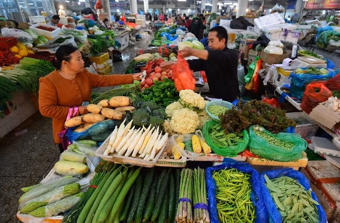 Trung Quốc: Giá rau củ còn cao hơn thịt lợn khiến người tiêu dùng “khủng hoảng”