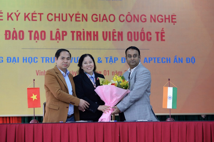 Trường đại học Trưng Vương và Tập đoàn Aptech Ấn Độ ký kết chuyển giao công nghệ đào tạo lập trình viên quốc tế