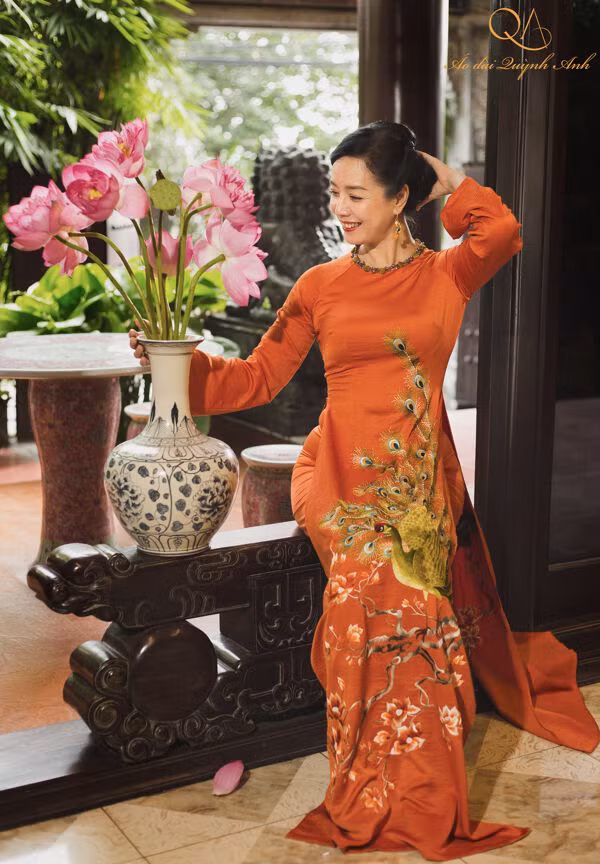 Lê Minh Loan: "Sẽ thấy tâm hồn thấp thoáng sau tà áo dài" ảnh 4