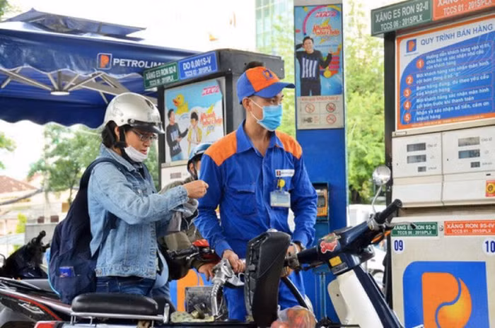 Giá xăng tăng nhẹ ngày cuối năm