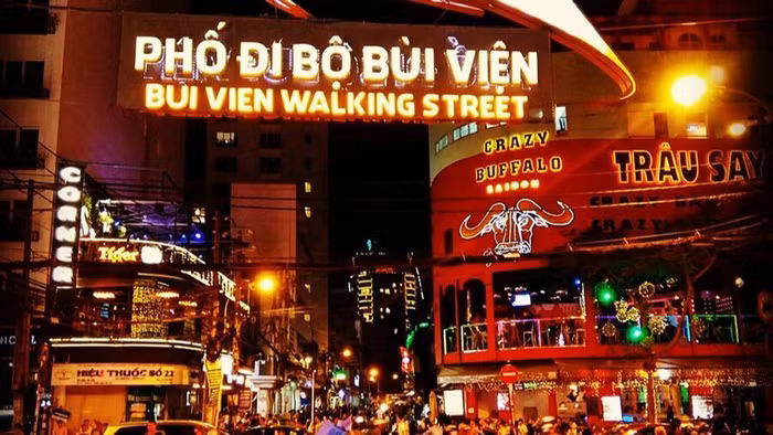 Phố đi bộ Bùi Viện