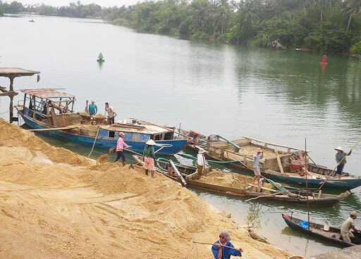 Bộ TN&MT "thúc" các địa phương quản chặt khai thác cát sỏi và bảo vệ lòng, bờ sông