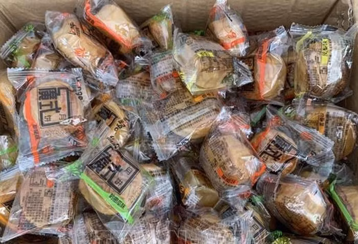 Hàng nghìn sản phẩm bánh Trung thu không rõ nguồn gốc được lực lượng chức năng của TP. Hà Nội phát hiện và thu giữ