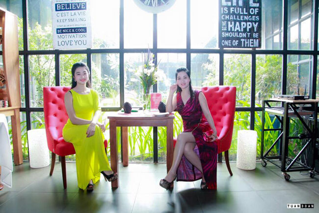 Mẹ ruột hoa hậu Thu Ngân còn đẹp hơn con gái ảnh 5