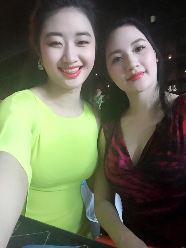 Mẹ ruột hoa hậu Thu Ngân còn đẹp hơn con gái ảnh 3