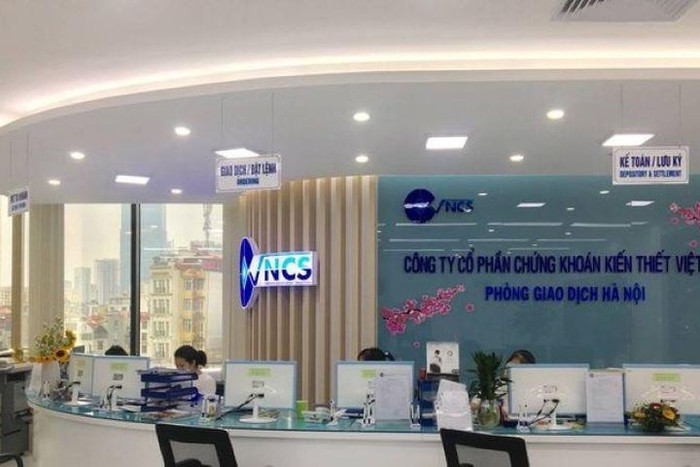 Thị giá cổ phiếu tăng cao trên UPCoM nhưng CSI lại rút hồ sơ xin chuyển sàn