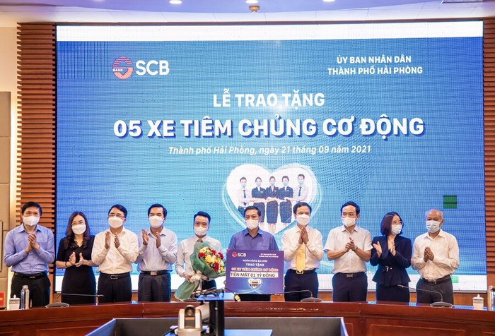 SCB tặng Hải Phòng 5 xe tiêm chủng cơ động