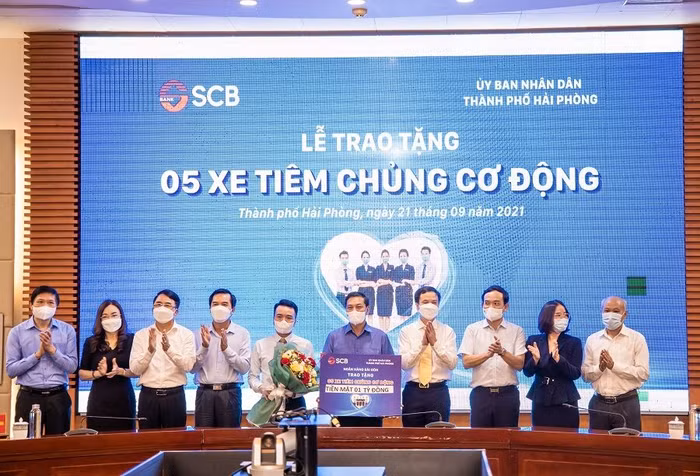 SCB tặng Hải Phòng 5 xe tiêm chủng cơ động