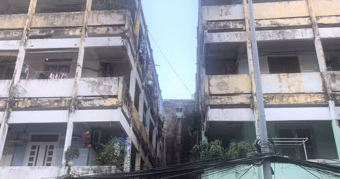 14 chung cư cũ ở mức độ nguy hiểm, TP. HCM tìm cách xử lý