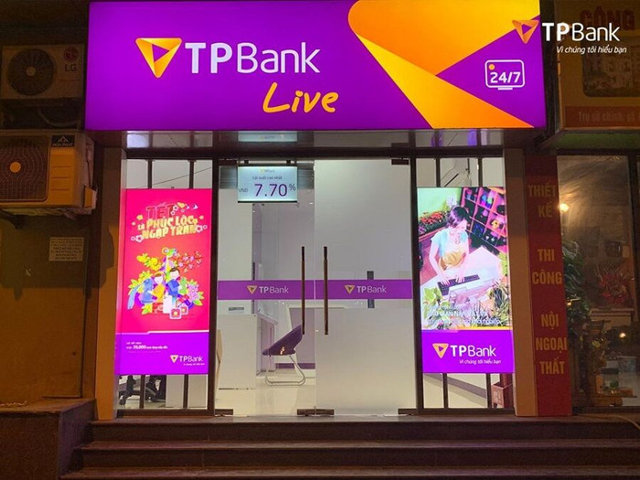 TPBank tăng cường việc khử trùng LiveBank đảm bảo an toàn trong mùa dịch Covid-19