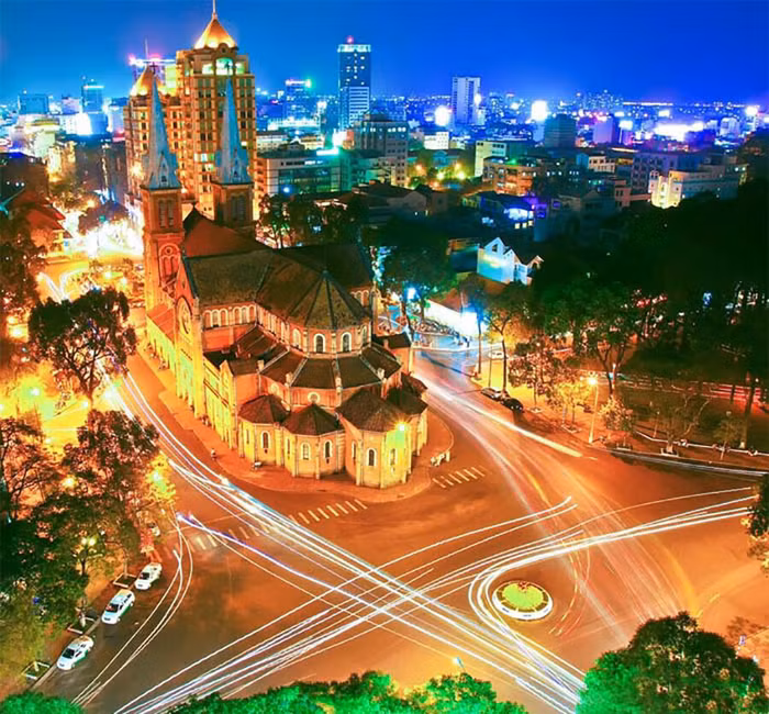 Vẻ đẹp Nhà thờ Đức Bà Sài Gòn về đêm. Ảnh: saigon-online.net